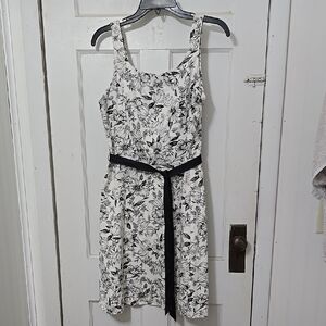 Alyn Paige Floral Black and White Dress 13/14 Belt & Zipper Back